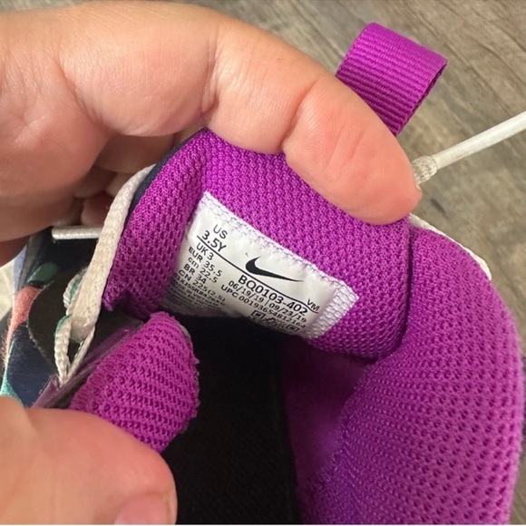 Girls Nike Colorful Athletic Sneakers - Picture 4 of 4